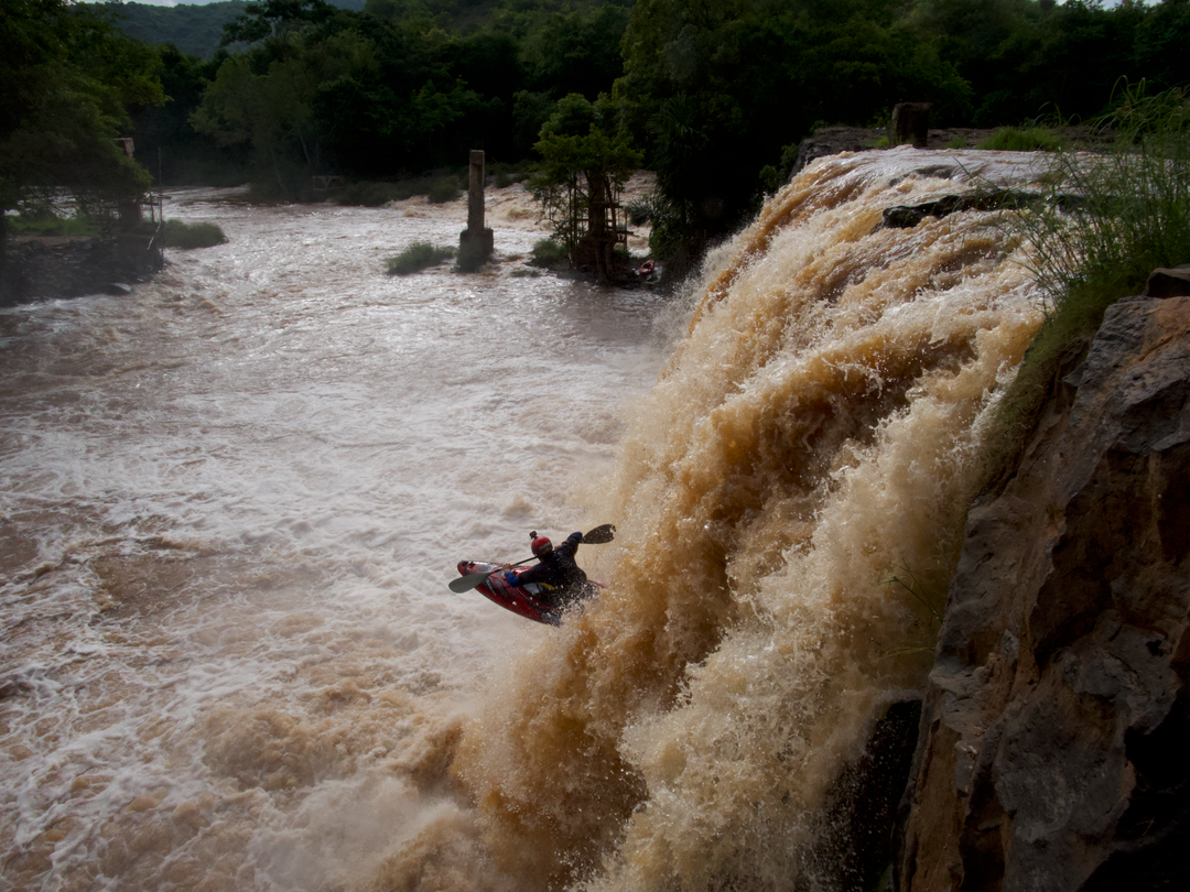 Eggstream Kayak Crew Paddles Kenya